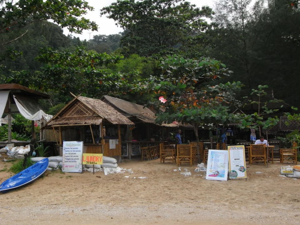 Strandrestaurante neben dem Hotel Khao Lak Bayfront Resort