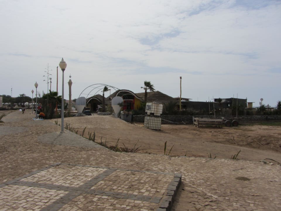 Promenade Oasis Salinas Sea