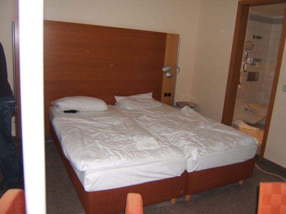 Zimmer - Bett Hotel Krämerbrücke Erfurt