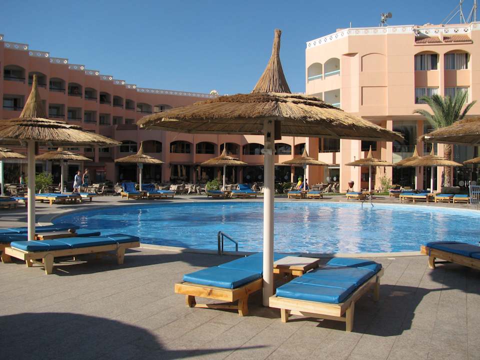 Blick zum Haupthaus  Beach Albatros Resort