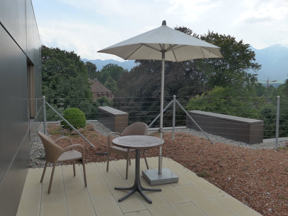 Sitzplatz mit Panoramablick Hotel Seepark Thun