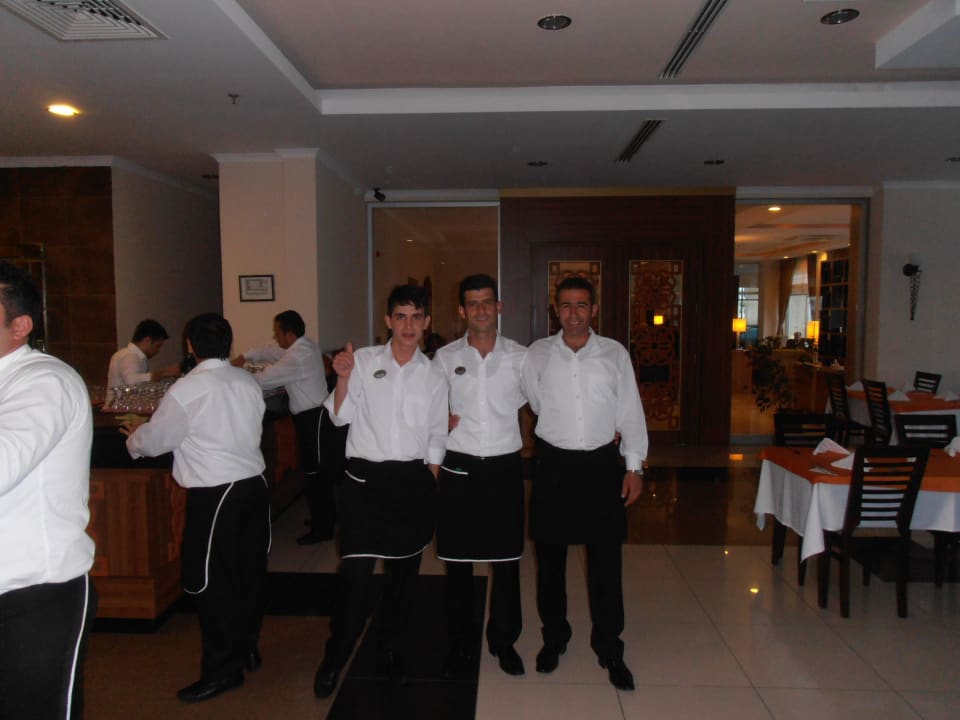 Super Kellner - ein kleiner Teil davon Solivia Hotel