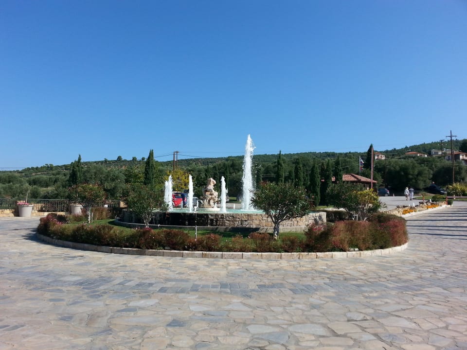 Brunnen am Eingang Aussen Anthemus Sea Beach Hotel & Spa
