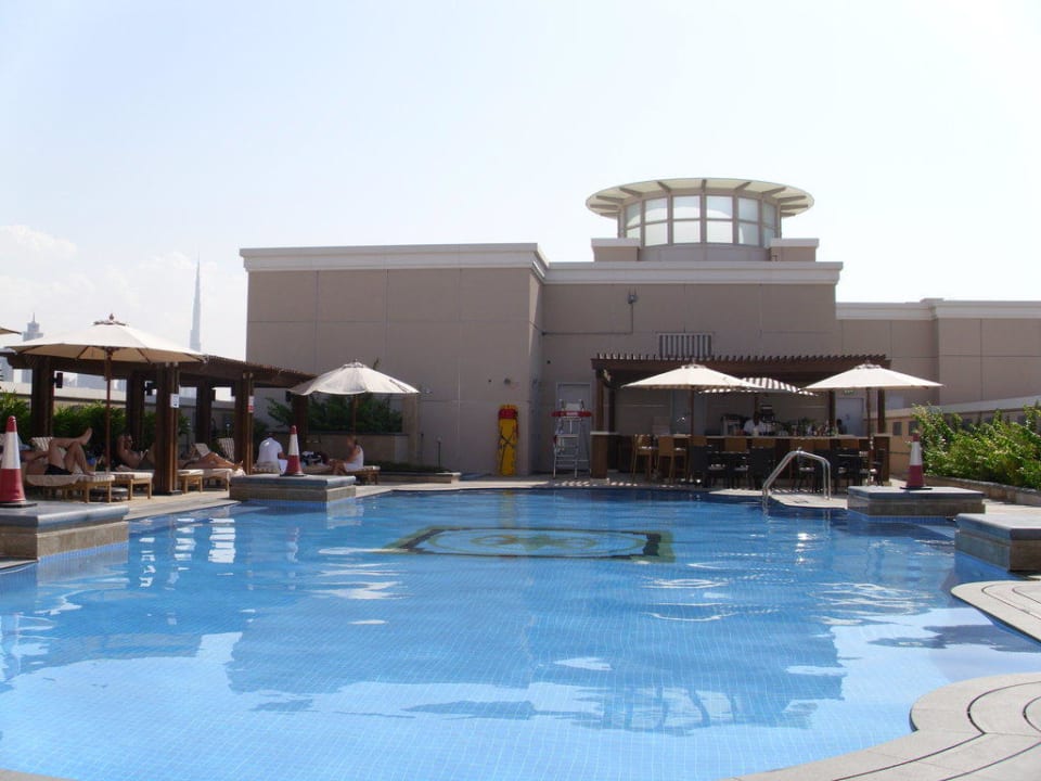Pool Crowne Plaza Jumeirah Dubai