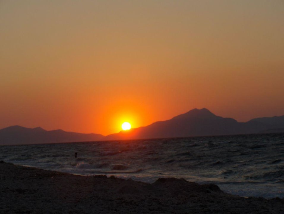Sonnenuntergang am Hotel-Strand Hotel Tigaki Beach