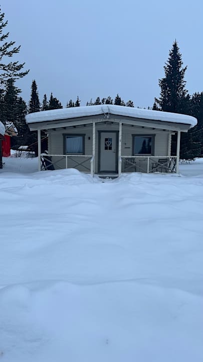 Außenansicht Aurora River Camp Glass igloos & cabins