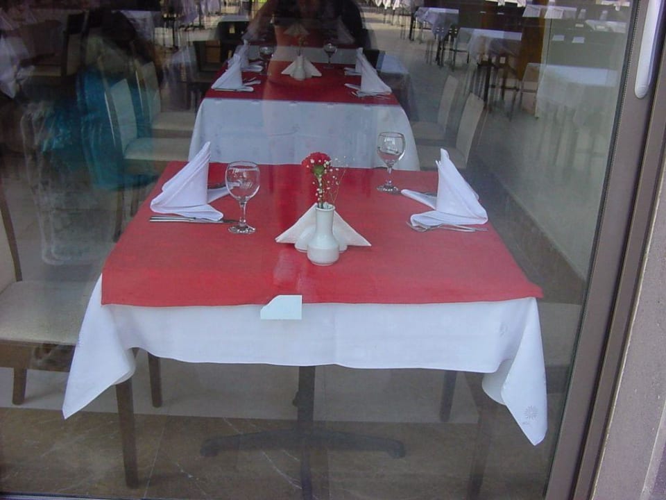 Tisch Calimera Serra Palace