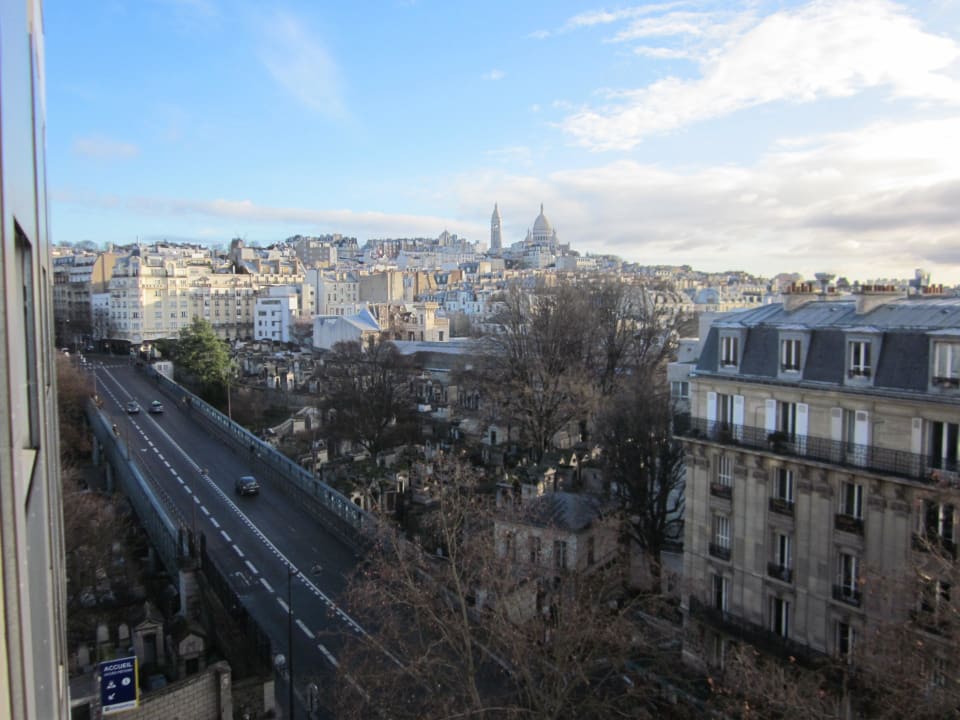 Blick aus dem Fenster (7.Etage) zum Sacre Couer Mercure Paris Montmartre Sacré Coeur