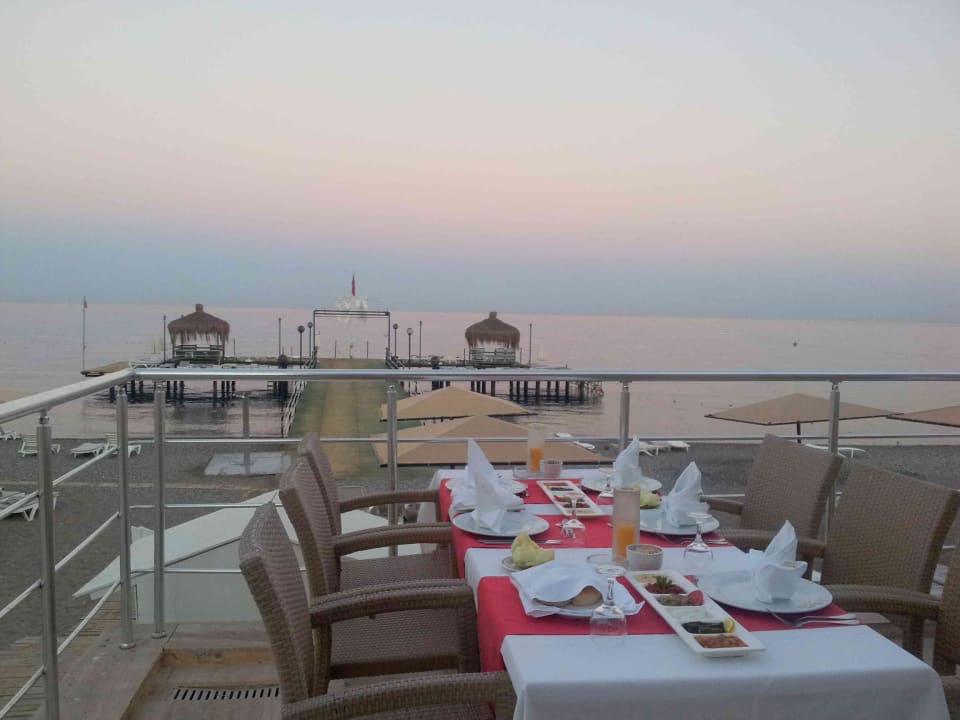 Toll, türkisches Lokal zwischen Pool und Strand Perre La Mer Hotel Resort & Spa