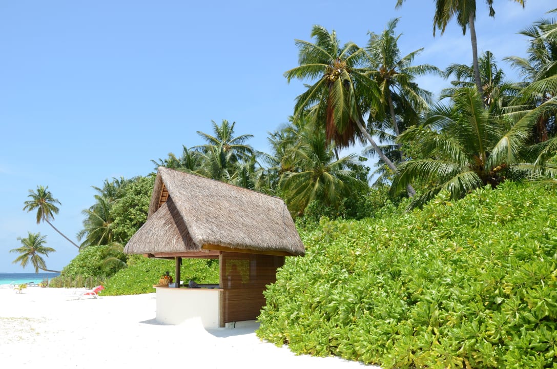 Bar na plazy Fihalhohi Maldives