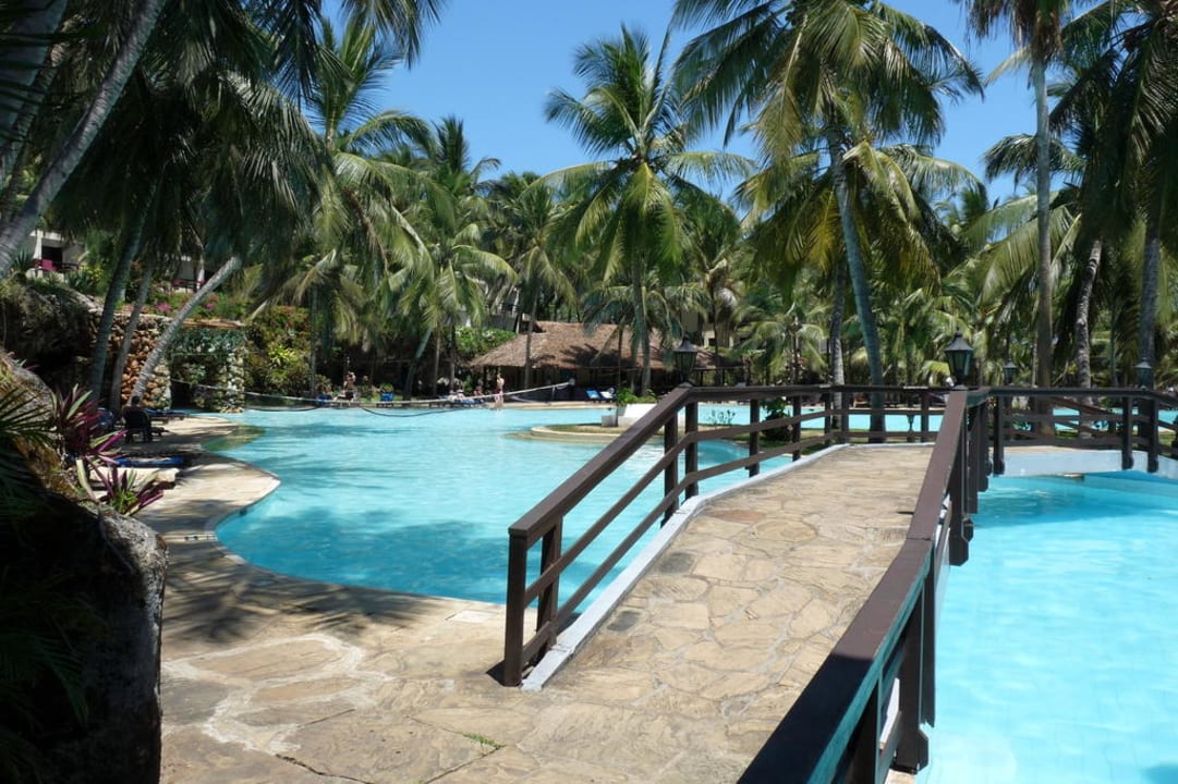 Pool mit Poolbar PrideInn Flamingo Beach Resort & Spa