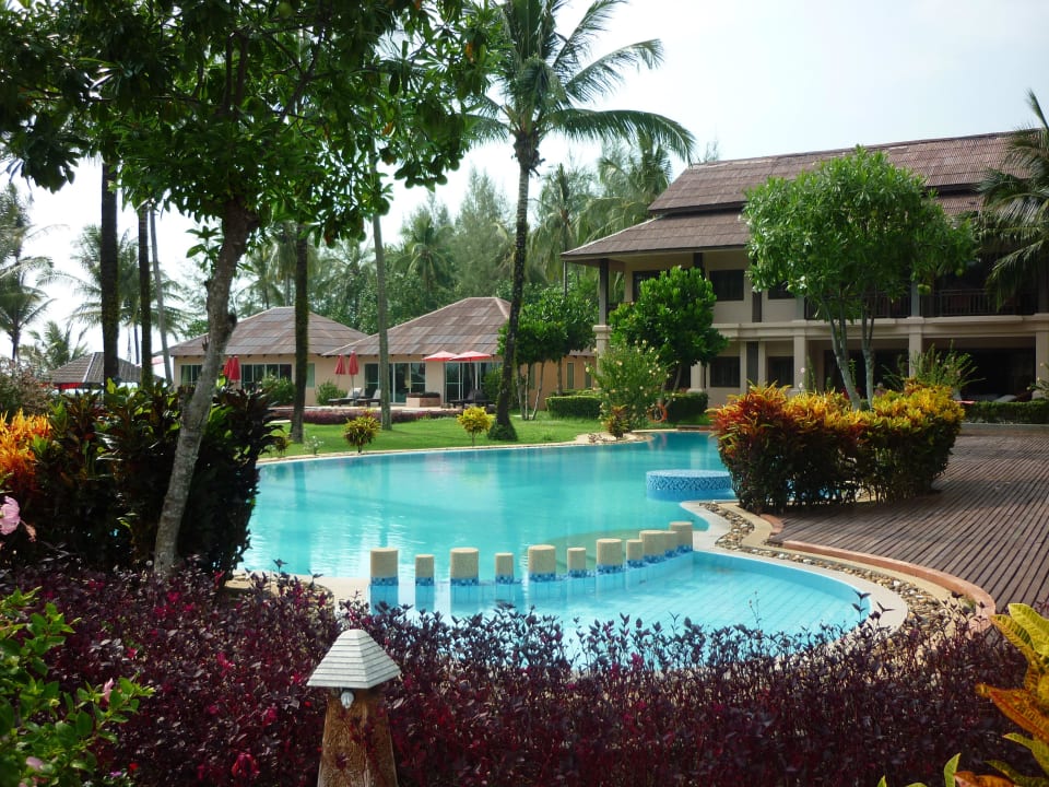 Blick auf die Beachbungis The Andamania Beach Resort & Spa