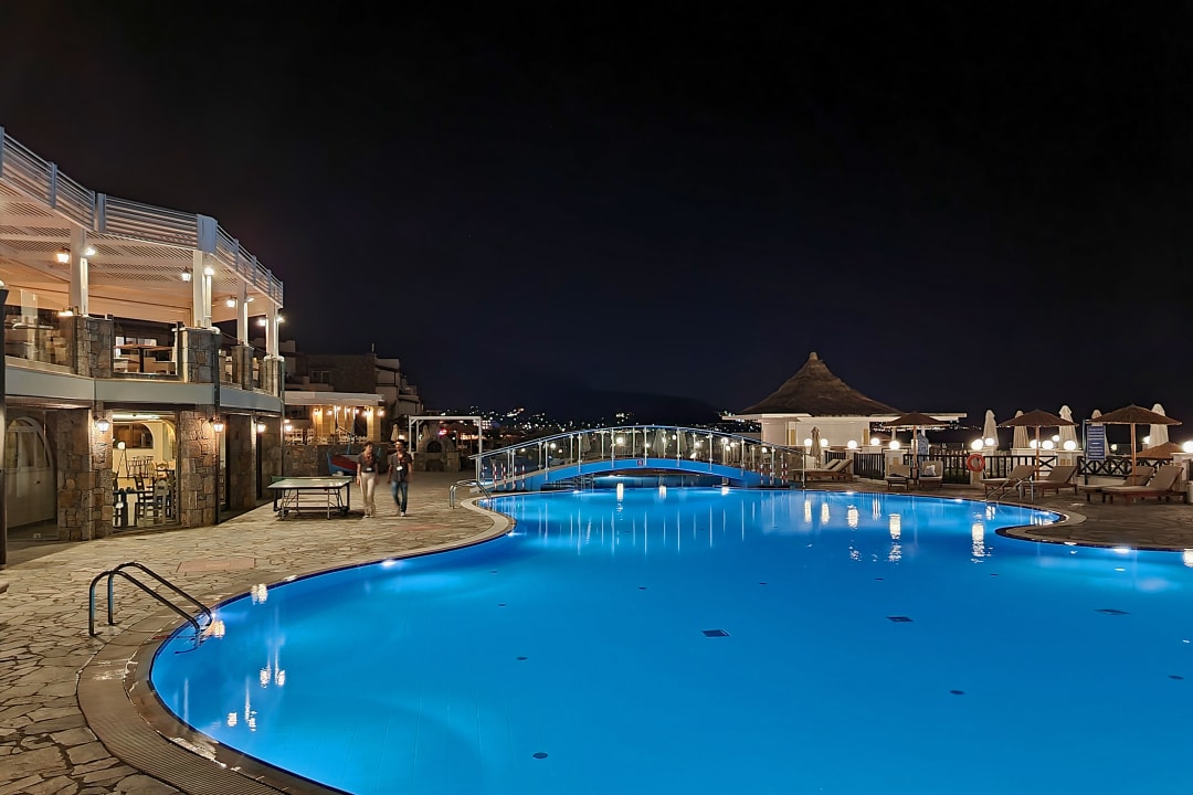 Außenansicht Alexander Beach Hotel & Village Resort