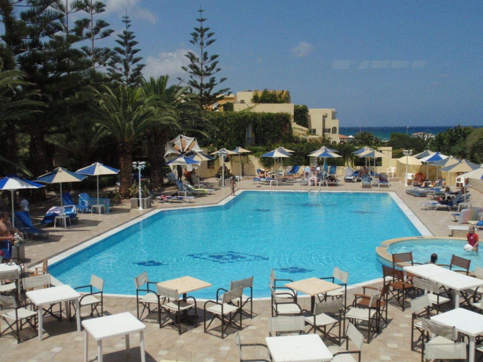 Poolanlage Vantaris Luxury Beach Resort