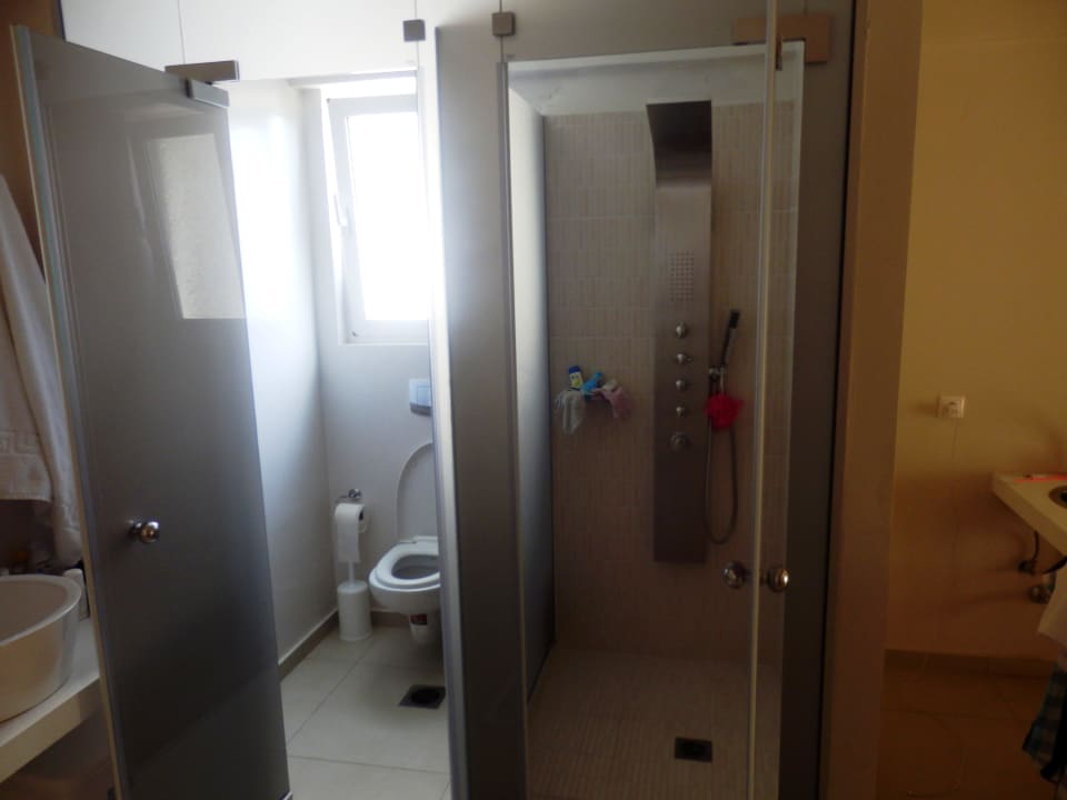 Douche met diverse sproeiers Dimitrios Beach Hotel