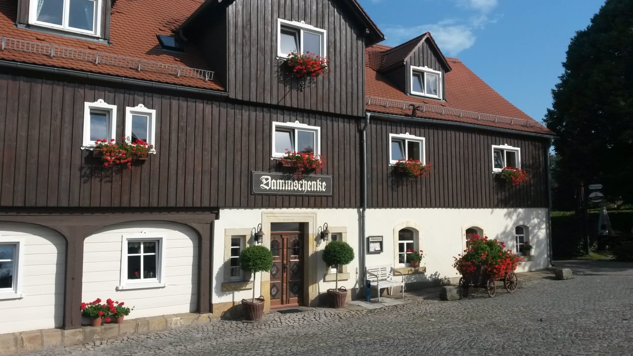 Außenansicht Gasthof & Hotel Dammschenke