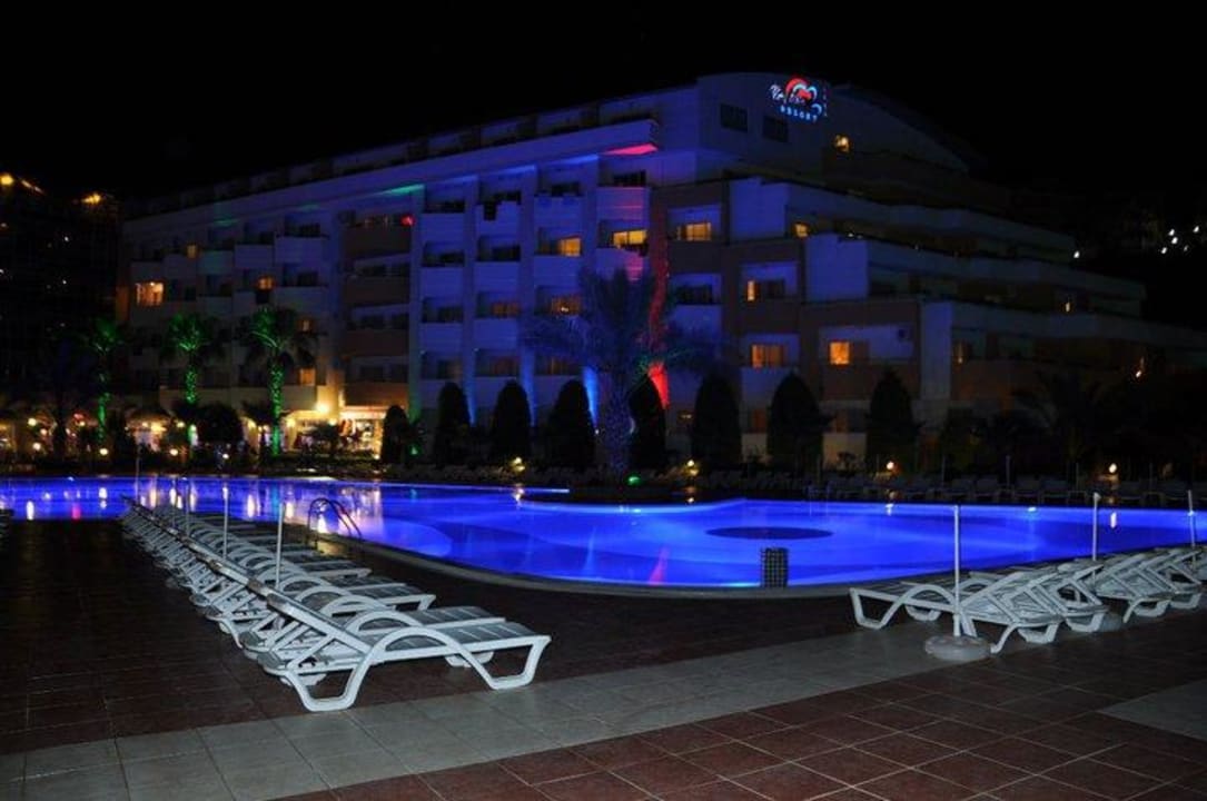 Der andere Pool, bei Nacht auch sehr schön! My Home Resort