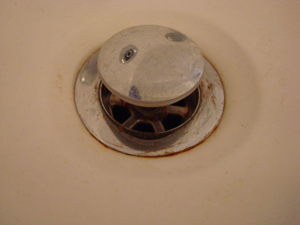 Disgusting oder einfach nur ekelig! Jacuzzi! Machchafushi Island Resort & Spa Maldives, The Centara Collection