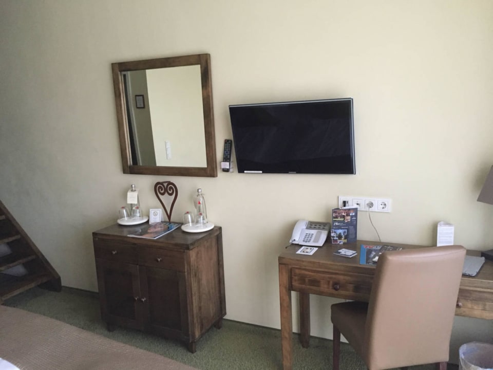 TV unten Nells Park Hotel