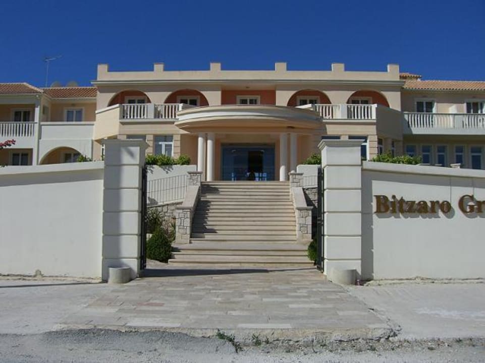 Hoteleingang Hotel Bitzaro Grande