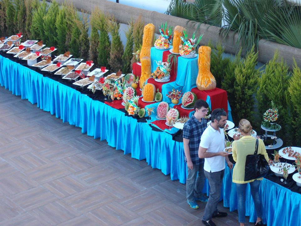 Eröffnungsbuffet Palm World Side Resort & Spa