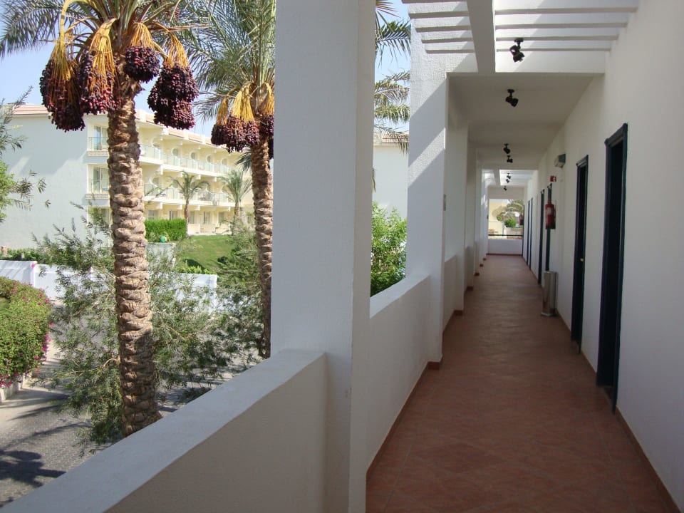 Dojście do pokoju Sultan Gardens Resort