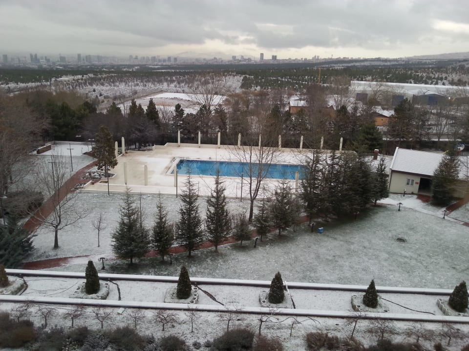Ausblick zum Pool Hotel Bilkent & Conference Center