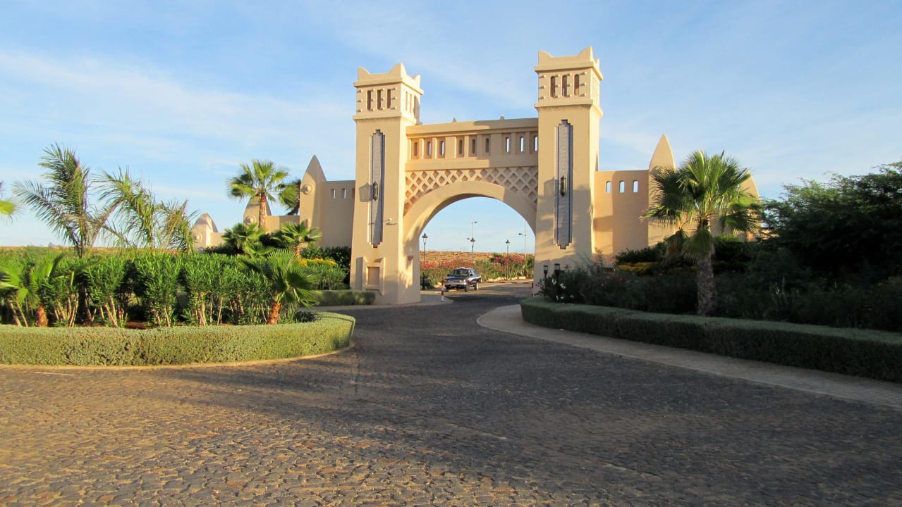 Hoteleinfahrt Hotel Riu Touareg