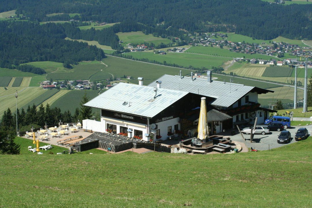 Blick zur Mülleneralm ins Tal Hotel Müllneralm - das Hundeparadies