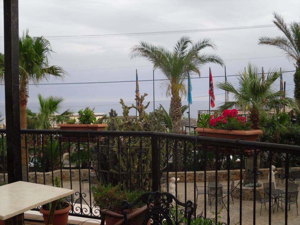 Terrassenaussicht zum Meer Cactus Beach