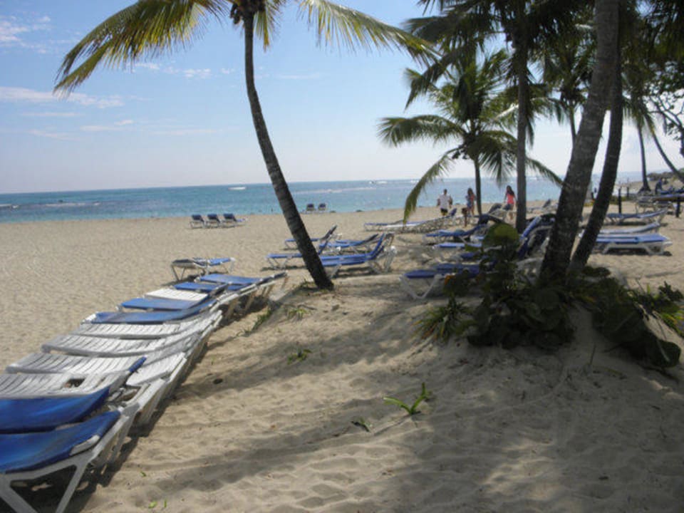 Defekte Liegen am Strand Grand Paradise Playa Dorada