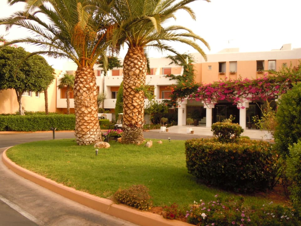 Hoteleingang Anissa Beach & Village