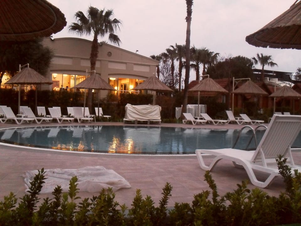 Am Abend Can Garden Beach