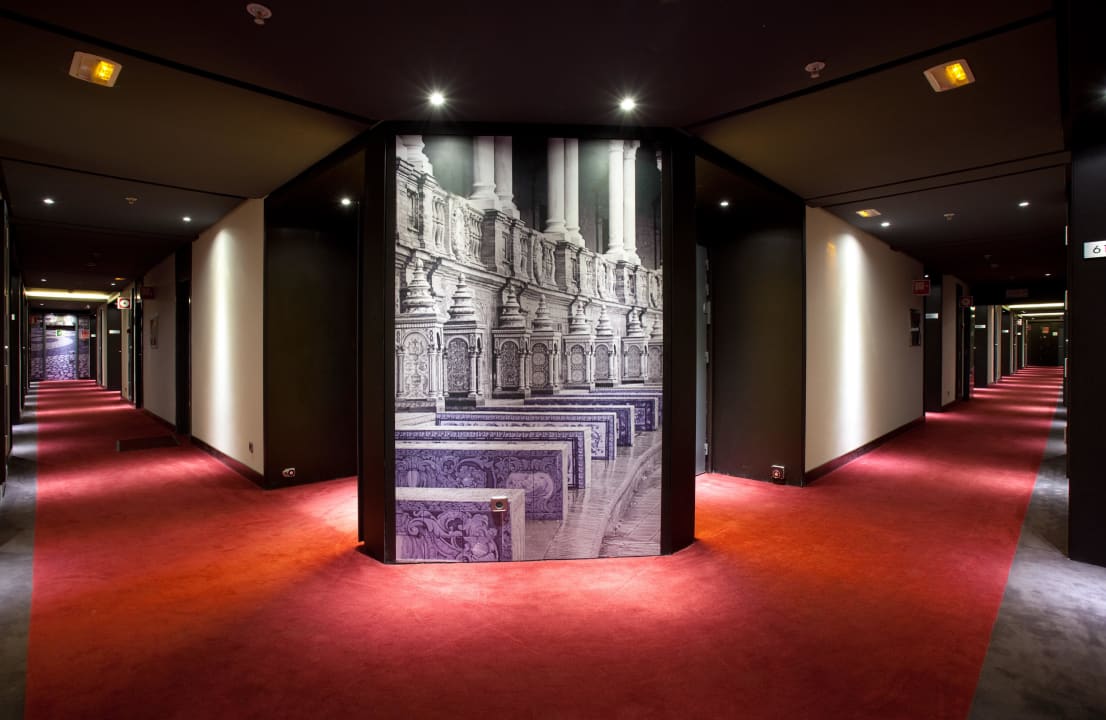 Hall Only YOU Hotel Sevilla