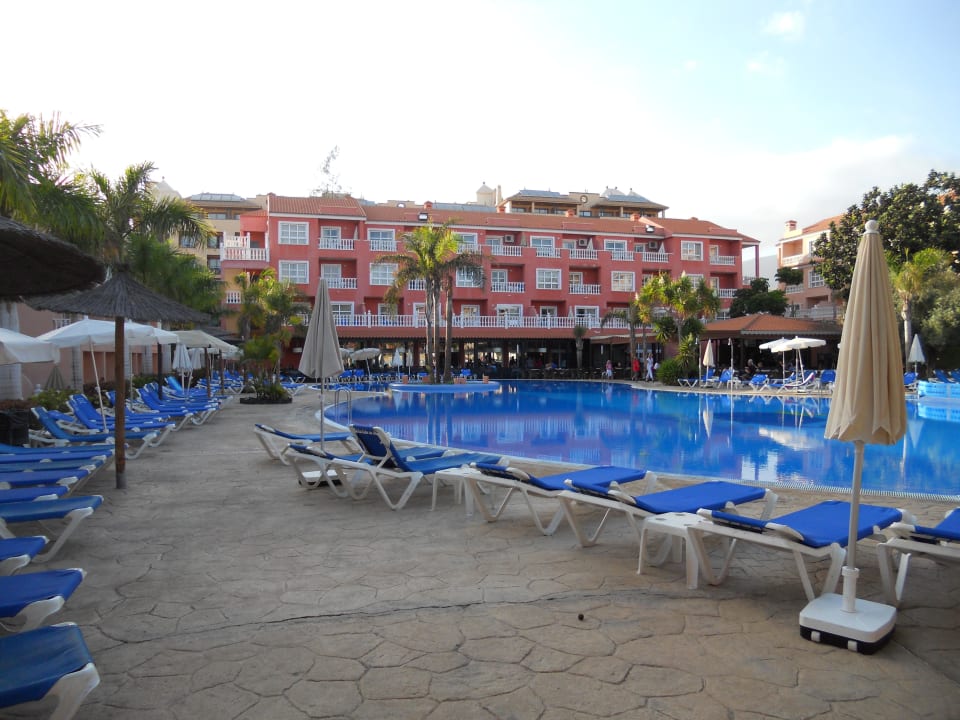 Basen przy restauracji Hotel El Duque