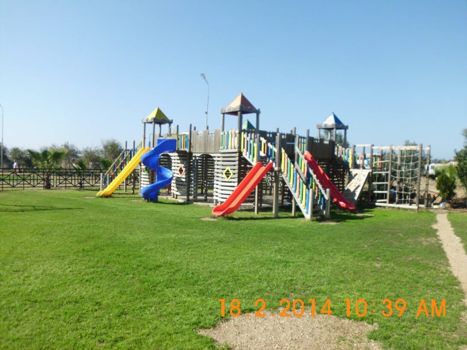 Direkt neben dem Kinderpool ein weitläufiger Spiel Seaden Sea World Resort & Spa