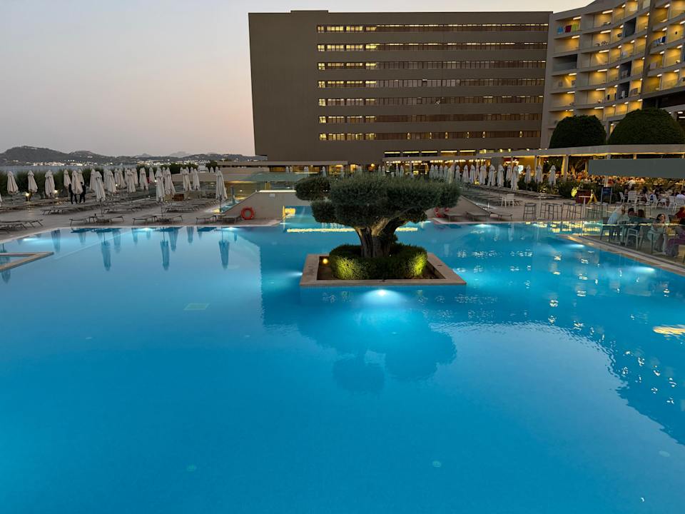 Pool Amada Colossos Resort