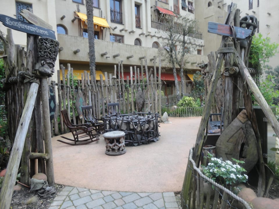 Innenhof Hotel Matamba - Phantasialand Erlebnishotel