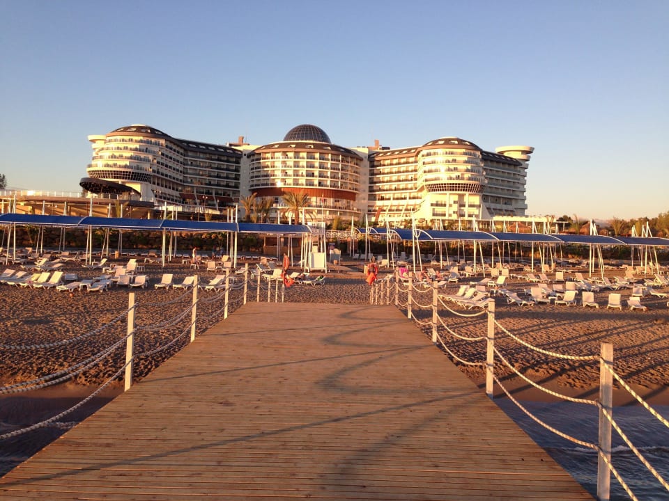 Ansicht vom Steg aufs Hotel Seaden Sea Planet Resort & Spa