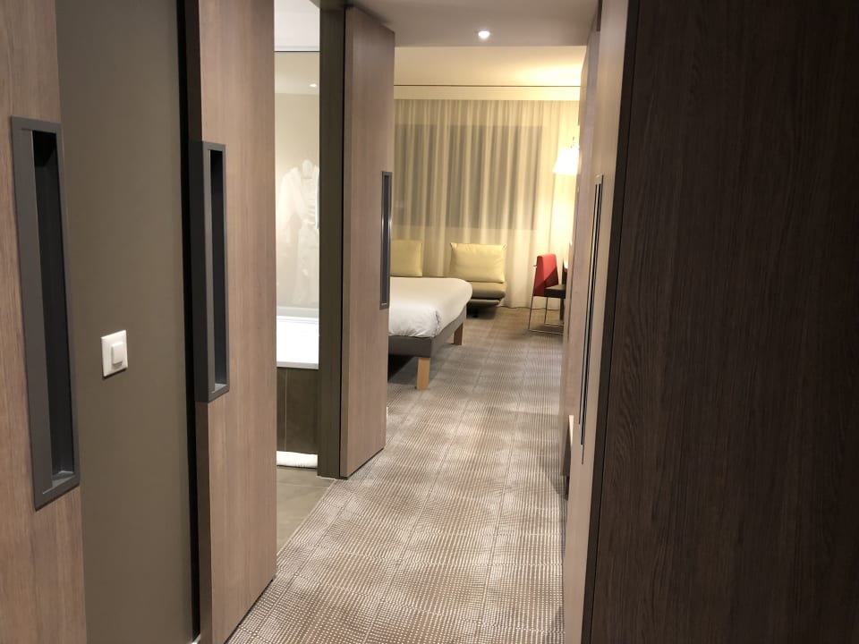 Zimmerflur Novotel Basel City