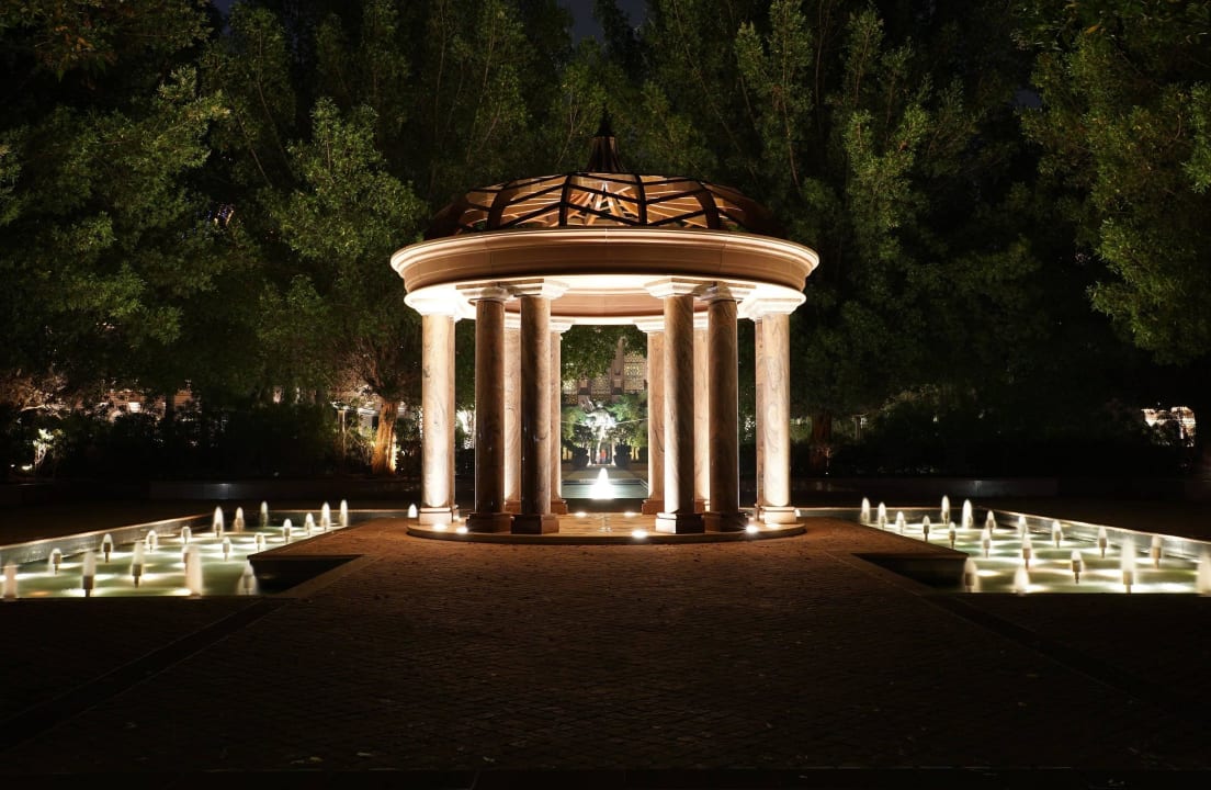 Hotel bei Nacht Emirates Palace Mandarin Oriental