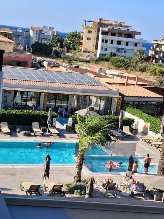 Außenansicht Petousis Hotel & Suites