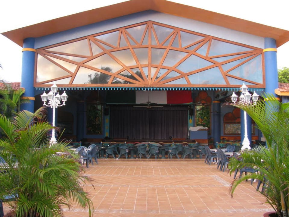 Hotelbühne für Abendanimationen Hotel Riu Playacar