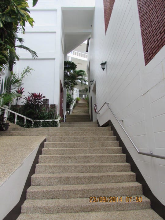 Weg zu den Zimmern Best Western Phuket Ocean Resort