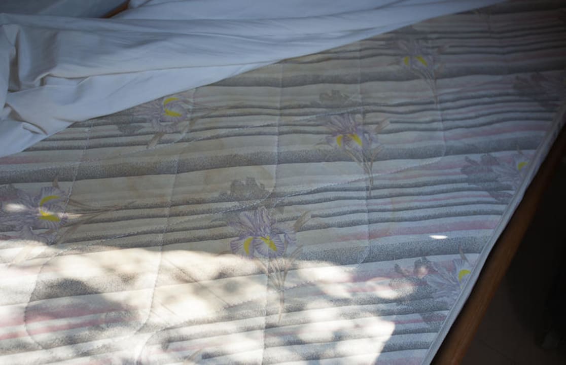 Brudne i zniszczone materace Michelangelo Resort