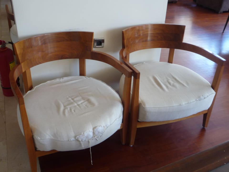 Kapputte Sitzkissen The Ixian Grand & All Suites
