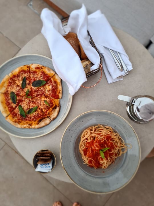 Gastro The Royal Senses Resort, Curio Collection by Hilton