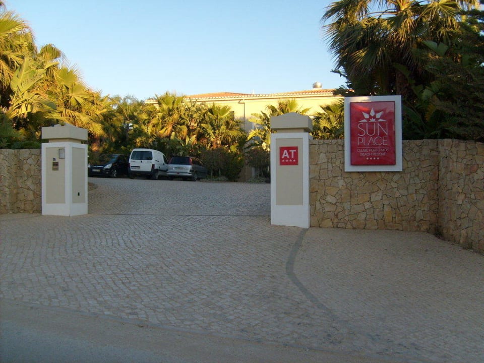 Einfahrtsbereich Hotel Clube Porto Mos