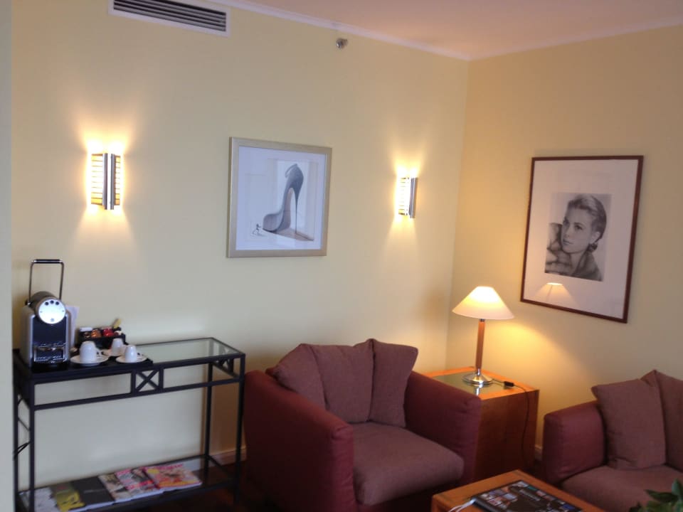 Wohnzimmer der Lady Suite  Hilton Munich Airport