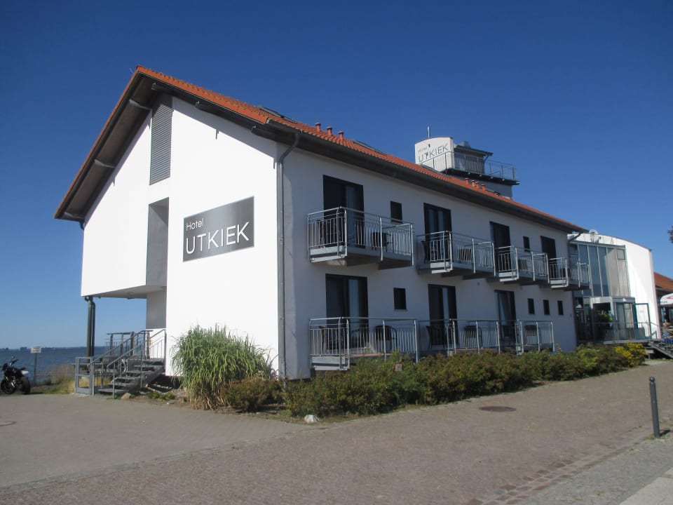 Hotel Utkiek aus Richtun des Fluses Hotel Utkiek